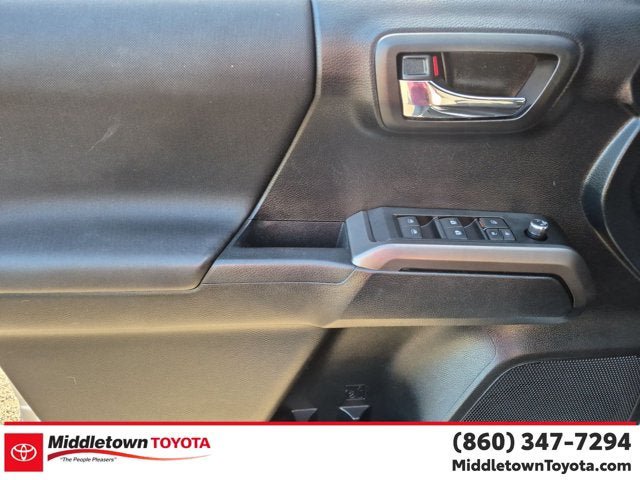 Used 2016 Toyota Tacoma TRD Sport w/ Towing Package AWD/4WD image 10
