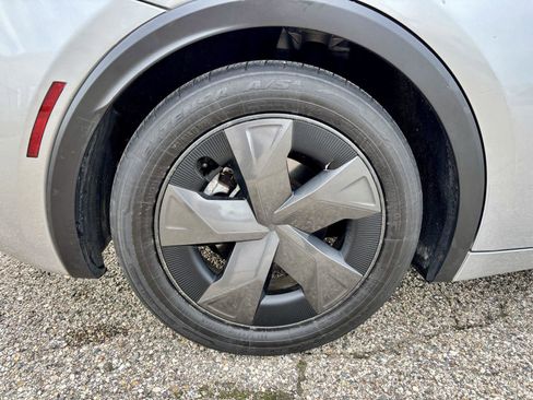 Used 2024 Toyota Prius LE image 32