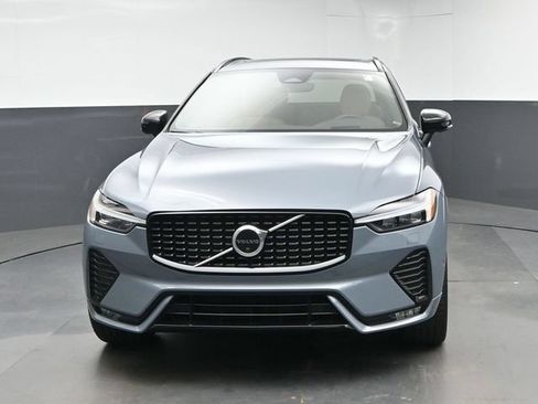 Used 2023 Volvo XC60 B5 Ultimate w/ Climate Package FWD image 3