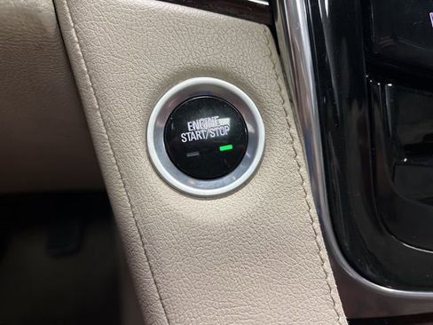 Used 2015 Cadillac Escalade Luxury AWD/4WD image 32