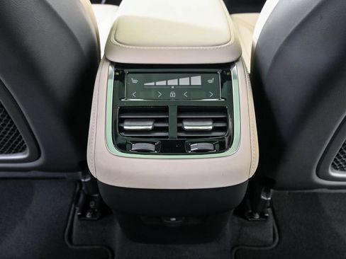 Certified 2025 Volvo XC90 B5 Plus AWD/4WD image 22