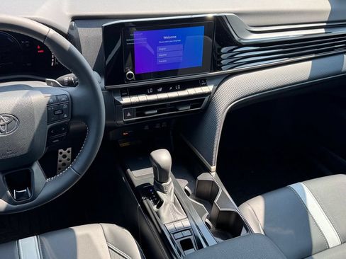 Used 2025 Toyota Camry SE w/ Convenience Package FWD image 26