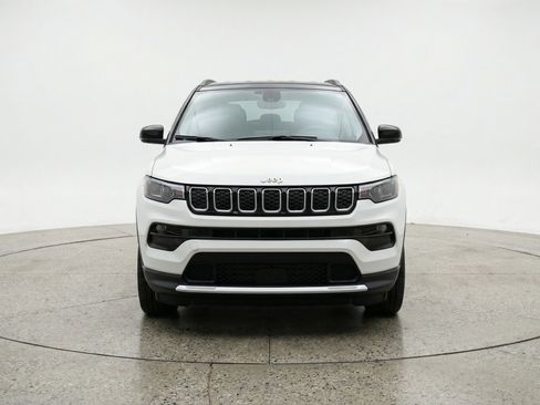 Used 2025 Jeep Compass Limited AWD/4WD image 2