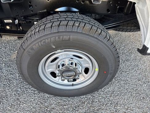 New 2026 Ford F250 XL w/ XL Chrome Package image 5