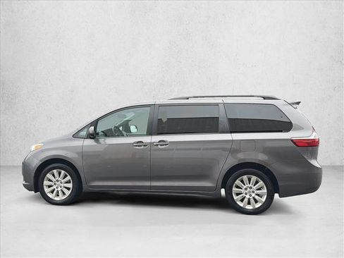Used 2015 Toyota Sienna LE image 8