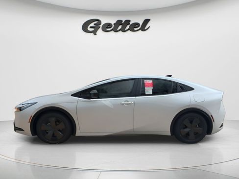 New 2026 Toyota Prius Plug-In Hybrid FWD image 8