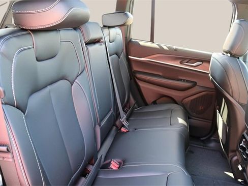 New 2025 Jeep Grand Cherokee Limited w/ Luxury Tech Group II image 18