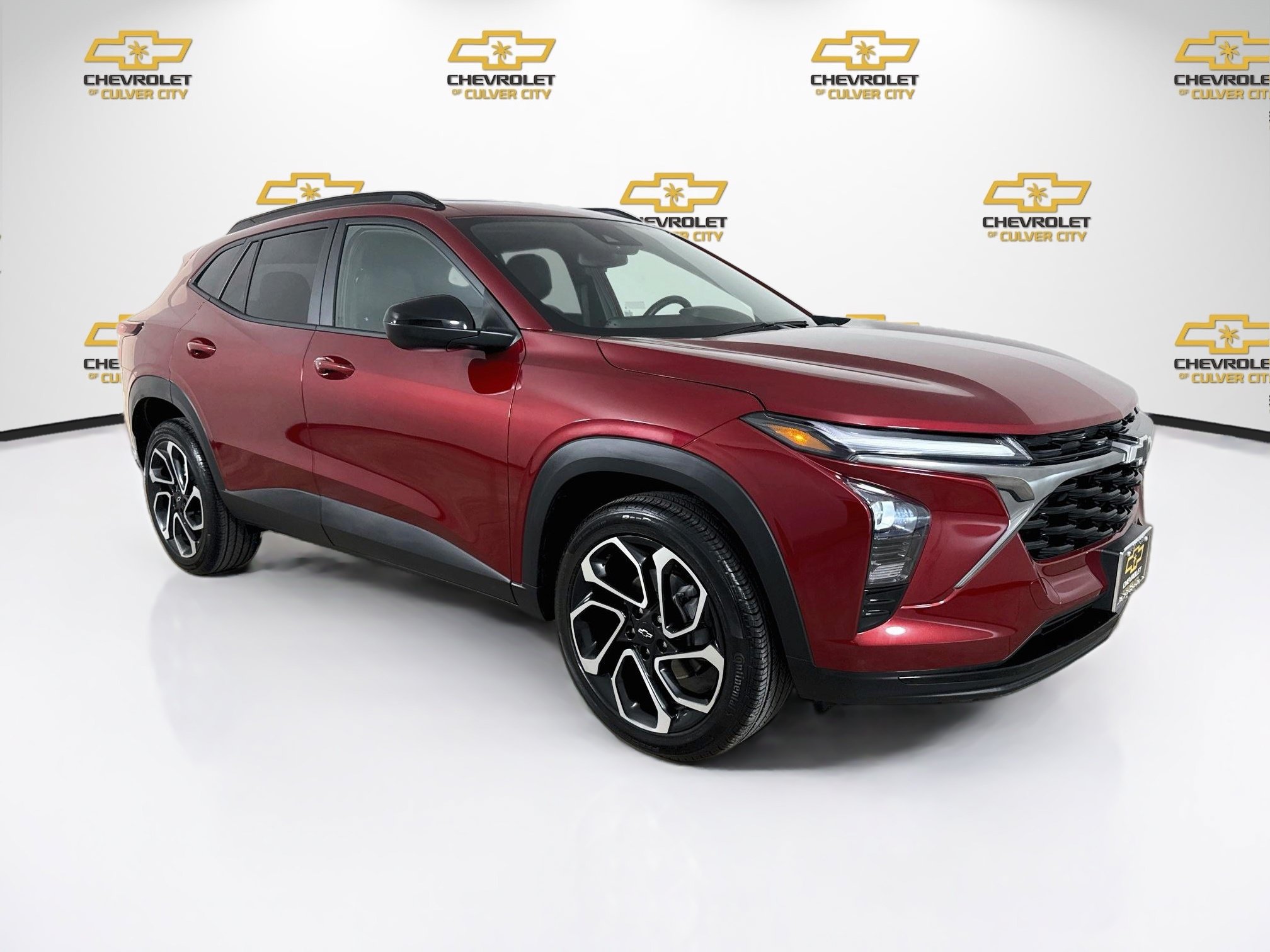 Used 2025 Chevrolet Trax RS w/ Sunroof Package FWD image 1