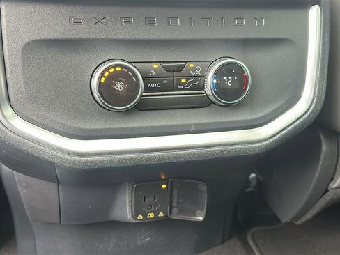 Used 2025 Ford Expedition Active AWD/4WD image 27