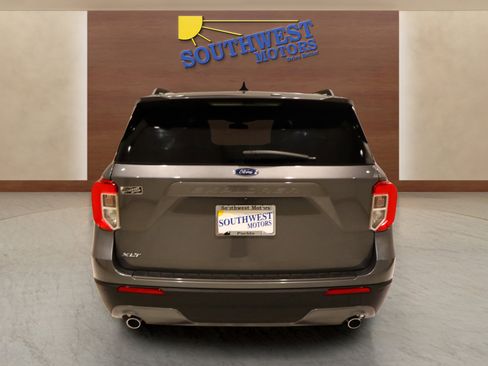 Used 2023 Ford Explorer XLT w/ Equipment Group 202A image 3