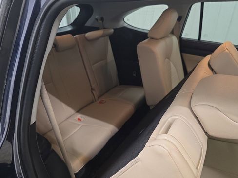 Used 2022 Toyota Highlander XLE image 8