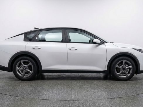 Used 2025 Kia K4 LXS image 11