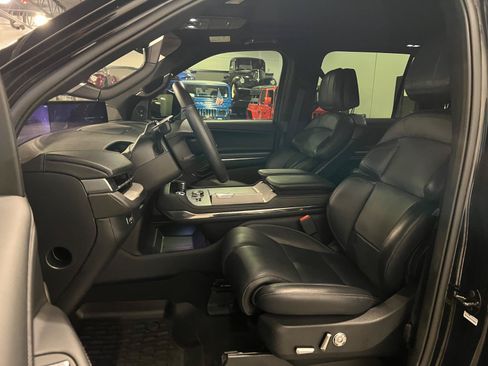 Used 2025 Lincoln Navigator L Reserve w/ Jet Appearance Package AWD/4WD image 9