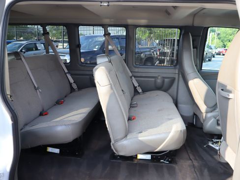 Used 2025 Chevrolet Express 3500 LS RWD image 27