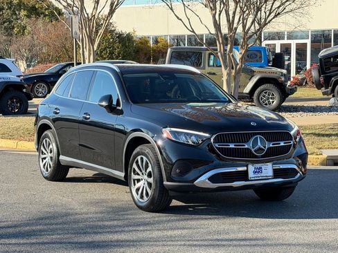 Used 2024 Mercedes-Benz GLC 300 4MATIC image 1