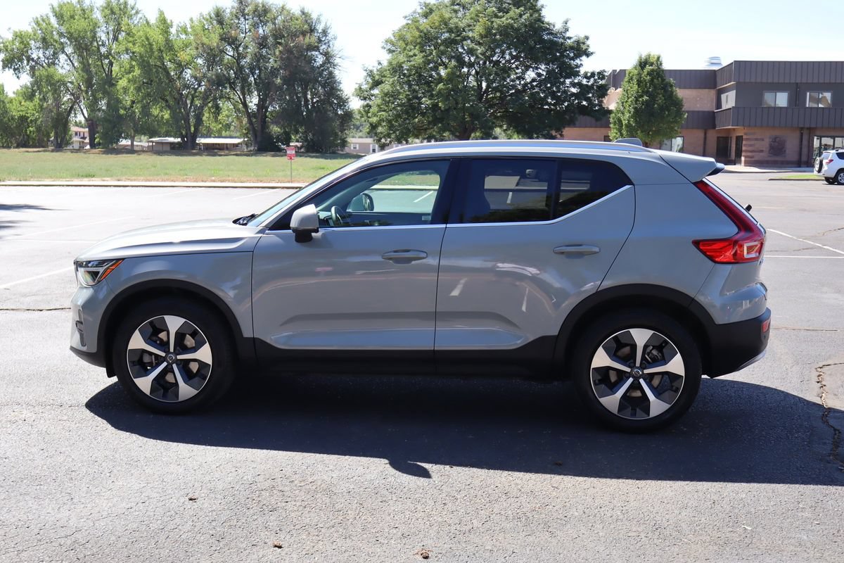 Used 2024 Volvo XC40 B5 Core w/ Protection Package Premier AWD/4WD image 9