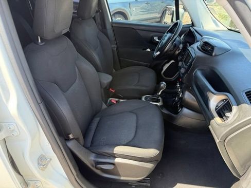 Used 2016 Jeep Renegade Latitude AWD/4WD image 30