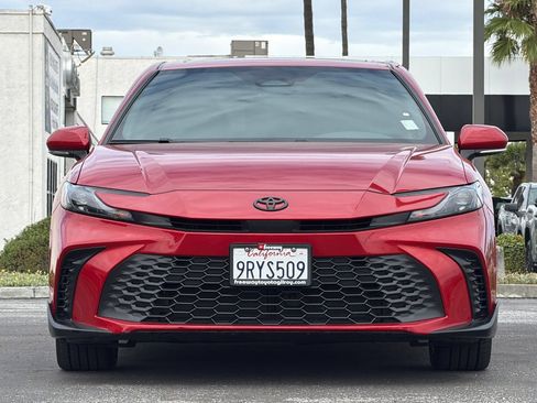 Used 2025 Toyota Camry SE w/ Convenience Package FWD image 11
