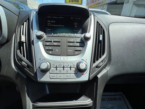 Used 2017 Chevrolet Equinox LT image 11