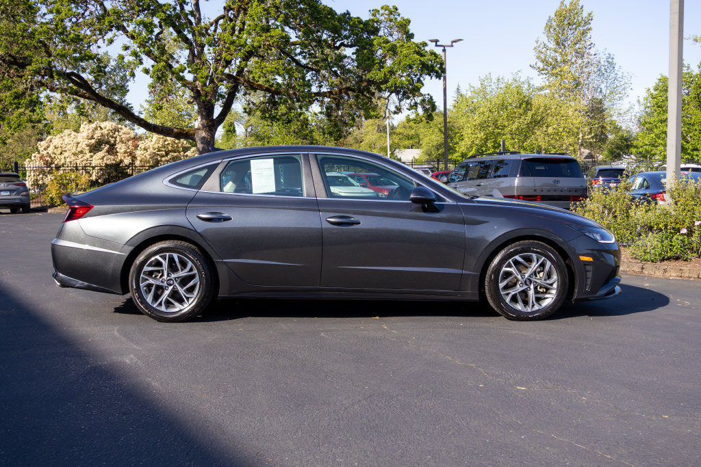 Used 2023 Hyundai Sonata SEL w/ Convenience Package FWD image 6