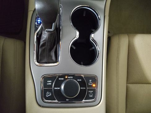 Used 2019 Jeep Grand Cherokee Overland image 26