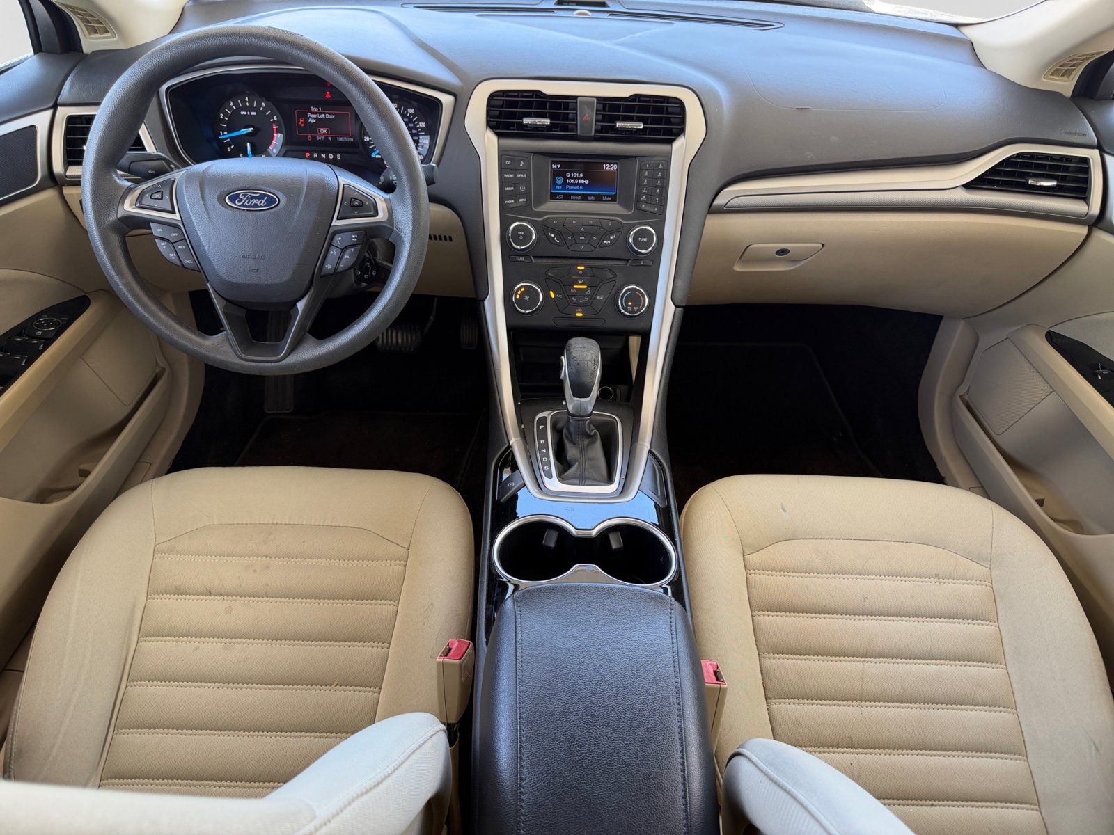 Used 2015 Ford Fusion SE FWD image 15