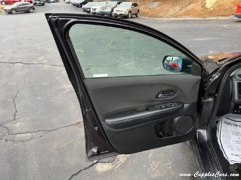 Used 2018 Honda HR-V LX image 7