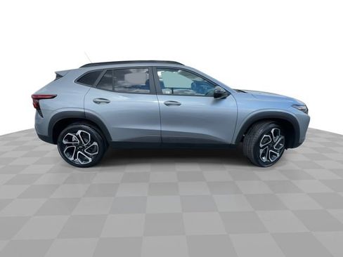 Certified 2025 Chevrolet Trax RS w/ Sunroof Package FWD image 9
