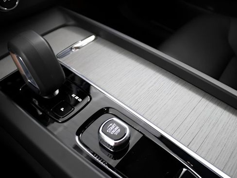 Used 2025 Volvo XC60 T8 Plus w/ Protection Package Premier image 26