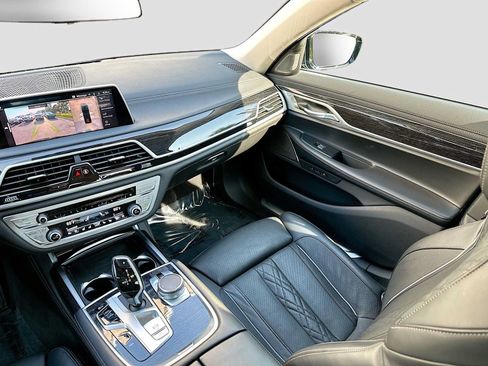 Used 2021 BMW 740i w/ Premium Package RWD image 25