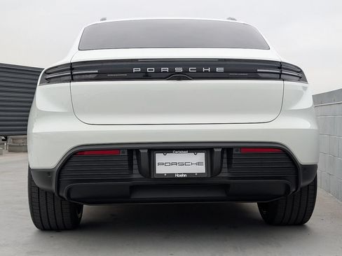 Used 2025 Porsche Macan Electric RWD image 11