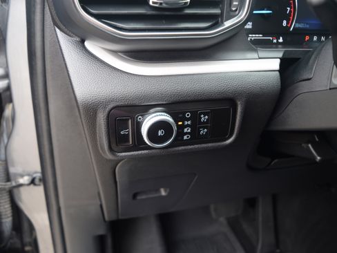 Used 2023 Ford Explorer XLT w/ Equipment Group 202A image 7