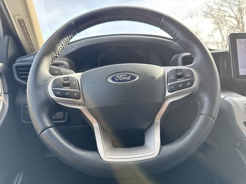 Used 2024 Ford Explorer XLT image 26