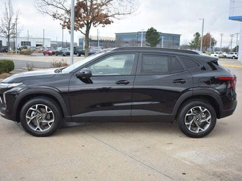New 2026 Chevrolet Trax LT w/ Sunroof Package image 10