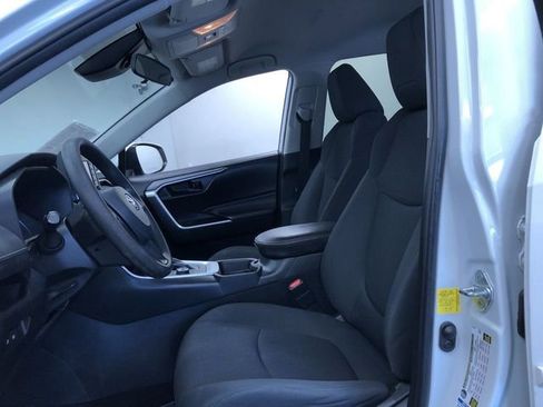 Used 2019 Toyota RAV4 LE w/ Carpet Mat Package AWD/4WD image 19