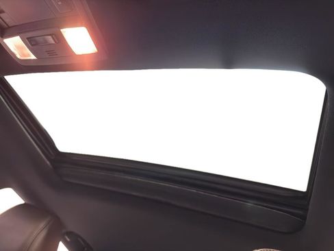 Used 2016 Toyota Tacoma Limited image 15