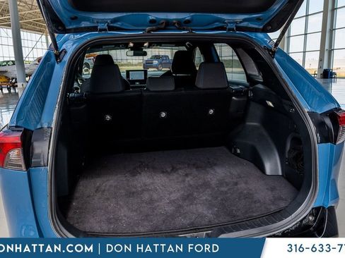 Used 2024 Toyota RAV4 SE image 27