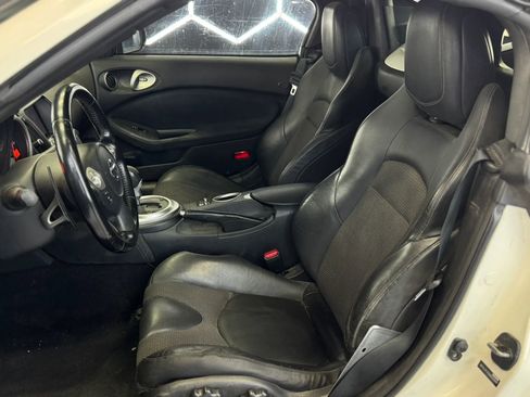 Used 2010 Nissan 370Z Touring w/ Sport Pkg image 12