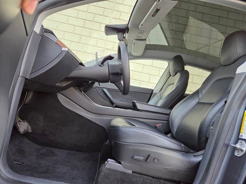 Used 2020 Tesla Model Y Long Range image 19
