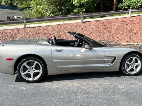 Used 2000 Chevrolet Corvette Convertible RWD image 10