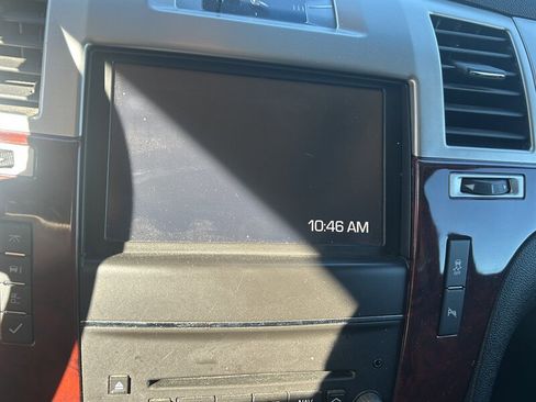 Used 2014 Cadillac Escalade Luxury image 18