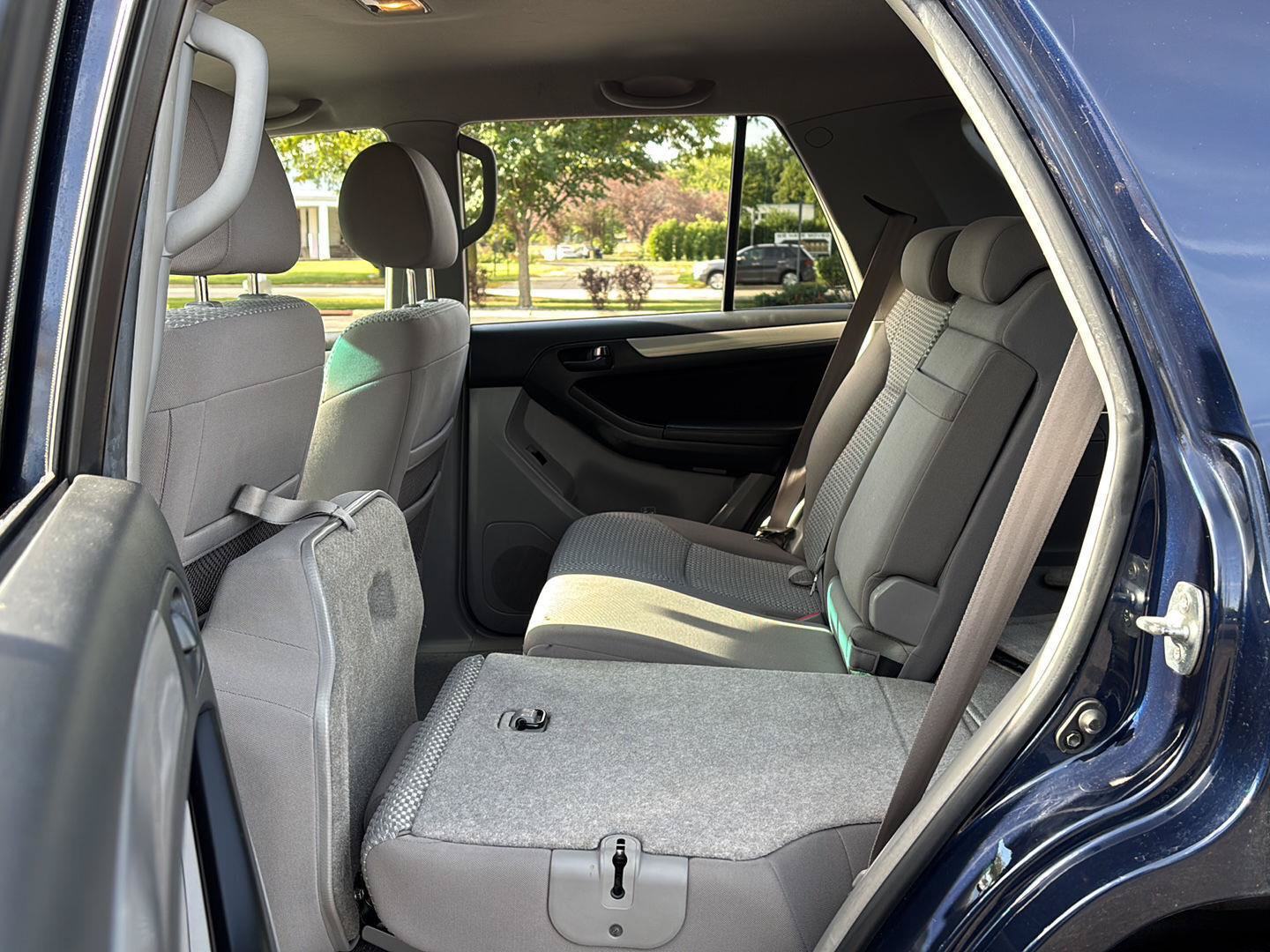 Used 2007 Toyota 4Runner SR5 AWD/4WD image 18