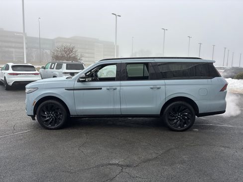 New 2025 Lincoln Navigator L Reserve w/ Jet Appearance Package image 4