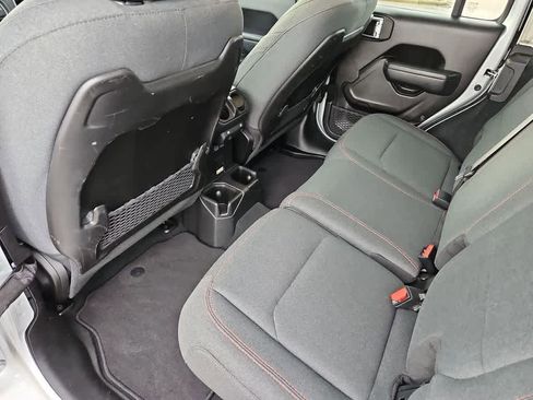 Used 2024 Jeep Wrangler Unlimited Rubicon image 19