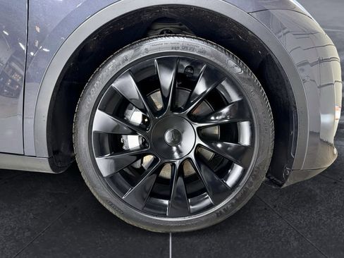 Used 2021 Tesla Model Y Long Range image 33