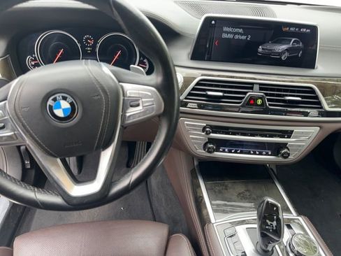 Used 2018 BMW 740i image 11