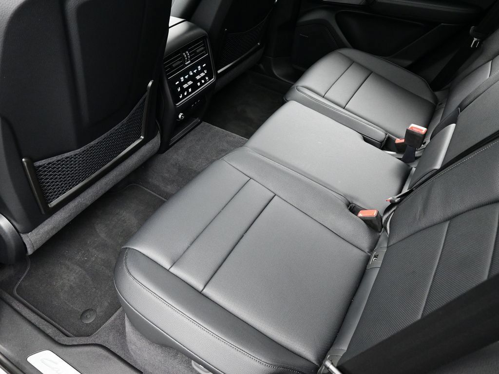 Certified 2025 Porsche Cayenne AWD/4WD image 15