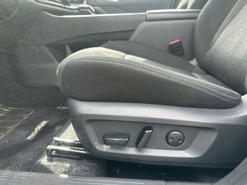 Used 2025 Nissan Rogue SV AWD/4WD image 16