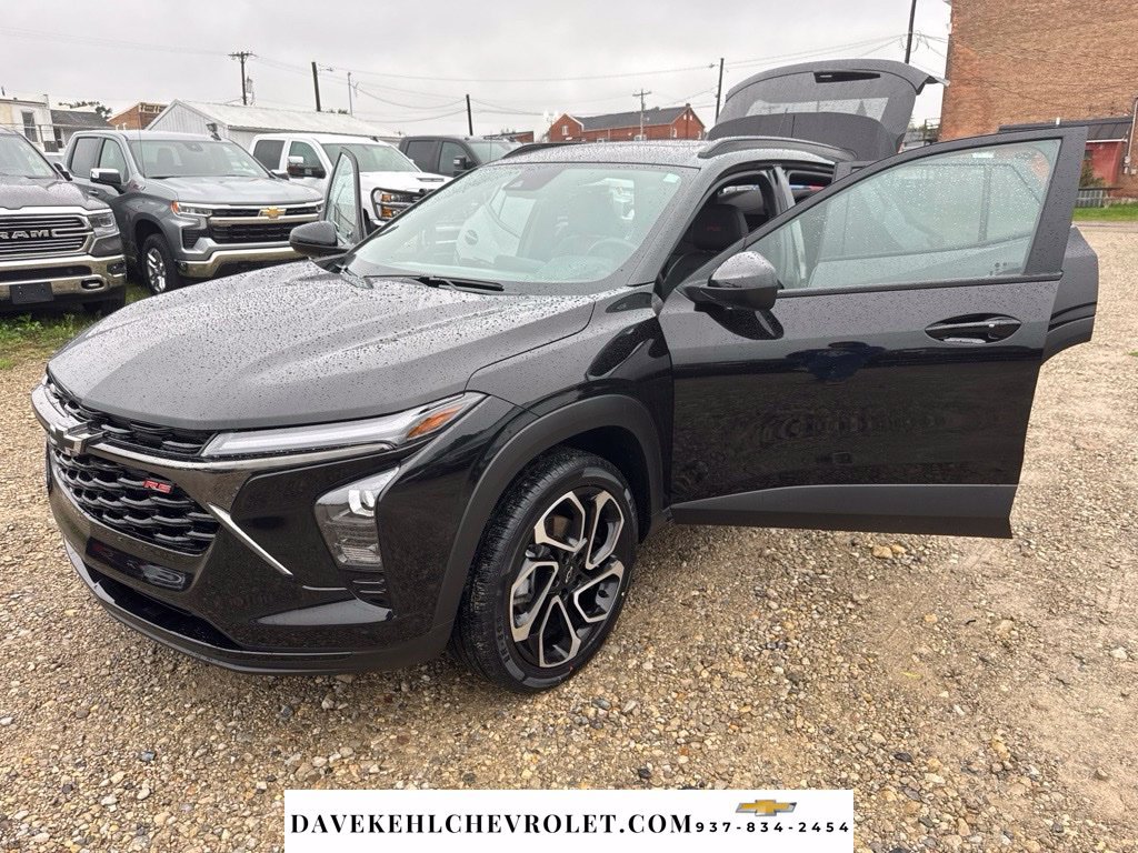 Used 2024 Chevrolet Trax RS w/ Sunroof Package FWD image 27