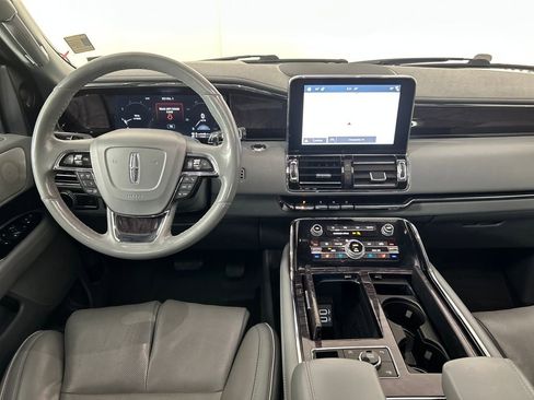 Used 2019 Lincoln Navigator Reserve image 18